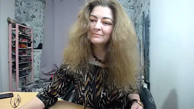 Snapshot of Helen1974 chatting on January 10, 5:08 pm Helen1974 online show from January 10, 5:08 pm