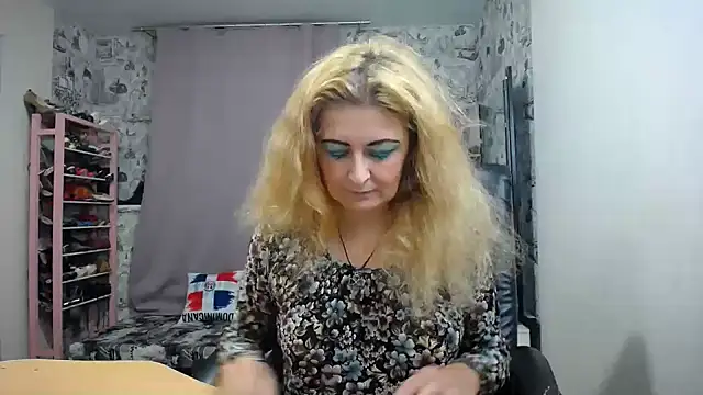 Snapshot of Helen1974 chatting on October 7, 9:38 pm Helen1974 online show from October 7, 9:38 pm