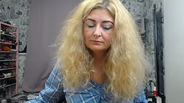 Snapshot of Helen1974 chatting on October 4, 3:41 am Helen1974 online show from October 4, 3:41 am