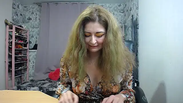 Snapshot of Helen1974 chatting on January 11, 7:32 pm Helen1974 online show from January 11, 7:32 pm