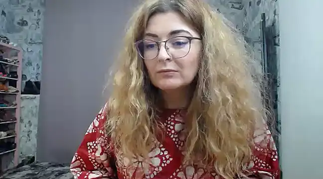 Snapshot of Helen1974 chatting on February 12, 2:10 pm Helen1974 online show from February 12, 2:10 pm