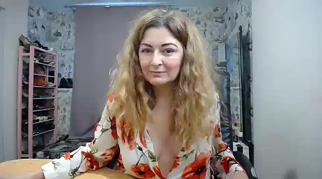 Snapshot of Helen1974 chatting on February 17, 1:11 pm Helen1974 online show from February 17, 1:11 pm