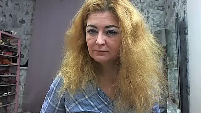 Snapshot of Helen1974 chatting on December 19, 1:09 am Helen1974 online show from December 19, 1:09 am