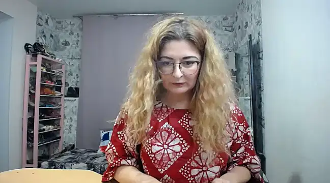 Snapshot of Helen1974 chatting on February 12, 1:09 am Helen1974 online show from February 12, 1:09 am