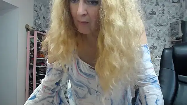 Snapshot of Helen1974 chatting on October 24, 3:55 pm Helen1974 online show from October 24, 3:55 pm