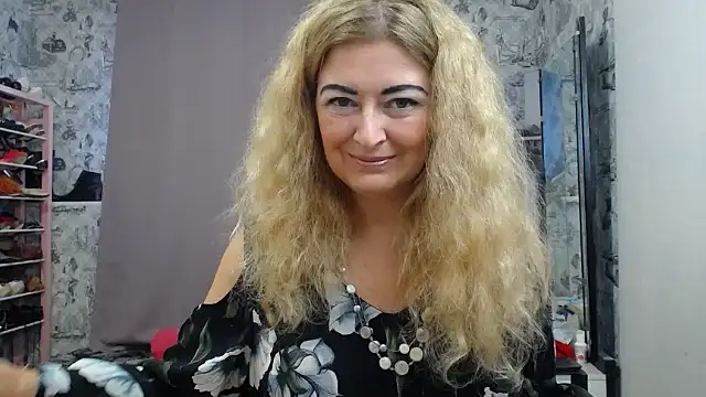 Snapshot of Helen1974 chatting on October 18, 11:23 am Helen1974 online show from October 18, 11:23 am