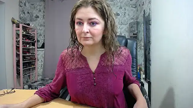 Snapshot of Helen1974 chatting on February 5, 4:36 pm Helen1974 online show from February 5, 4:36 pm