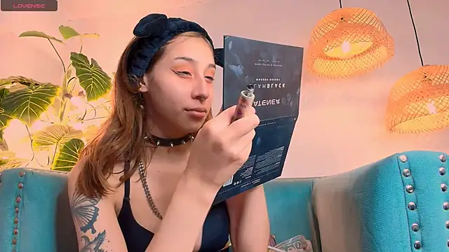 Snapshot of bellablack27 chatting on March 4, 1:28 pm bellablack27 online show from March 4, 1:28 pm
