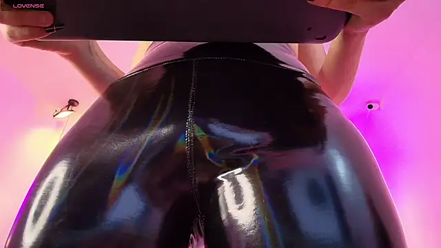 bellablack27 online show from April 11, 8:01 pm