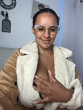 Snapshot of Seized_lust chatting on February 9, 5:22 pm Seized lust online show from February 9, 5:22 pm