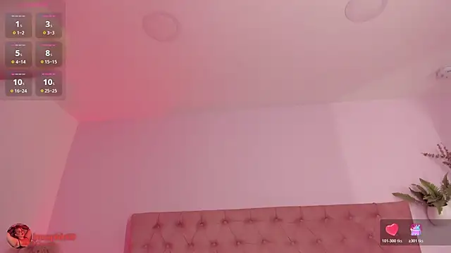 Snapshot of sophiarossee_ chatting on December 16, 12:31 pm sophiarossee online show from December 16, 12:31 pm