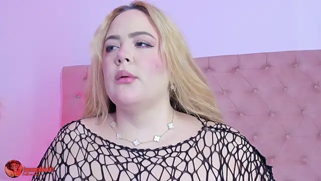 Snapshot of sophiarossee_ chatting on December 18, 11:58 am sophiarossee online show from December 18, 11:58 am