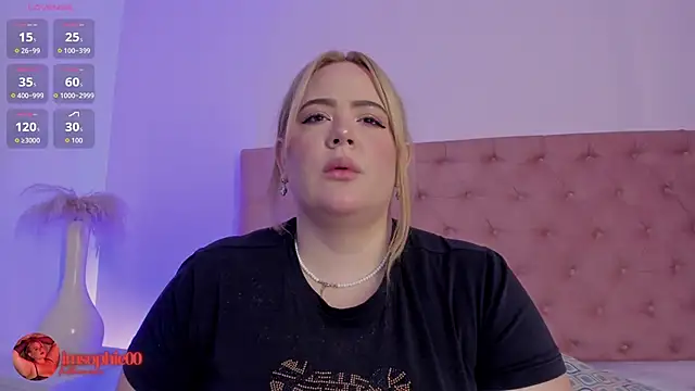 Snapshot of sophiarossee_ chatting on November 18, 12:08 pm sophiarossee online show from November 18, 12:08 pm