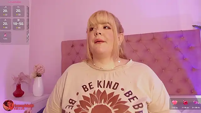 Snapshot of sophiarossee_ chatting on February 2, 12:59 pm sophiarossee online show from February 2, 12:59 pm