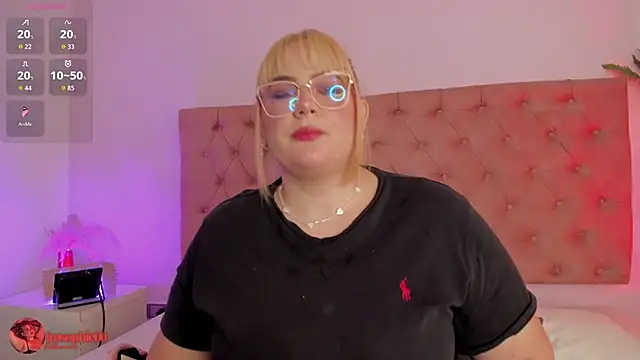 Snapshot of sophiarossee_ chatting on February 14, 1:33 pm sophiarossee online show from February 14, 1:33 pm