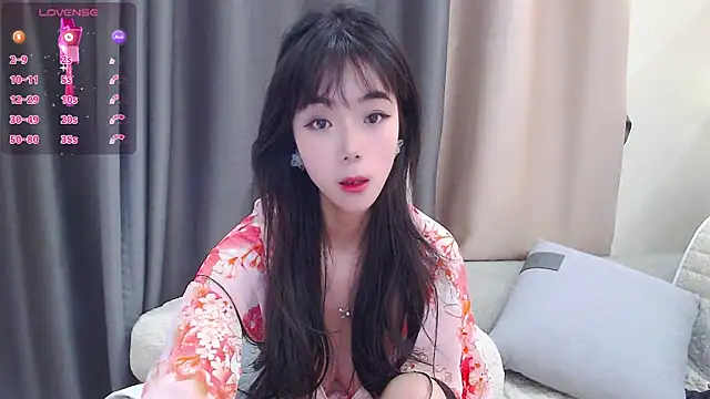 Snapshot of Duludulu_007 chatting on February 6, 6:29 am Duludulu 007 online show from February 6, 6:29 am