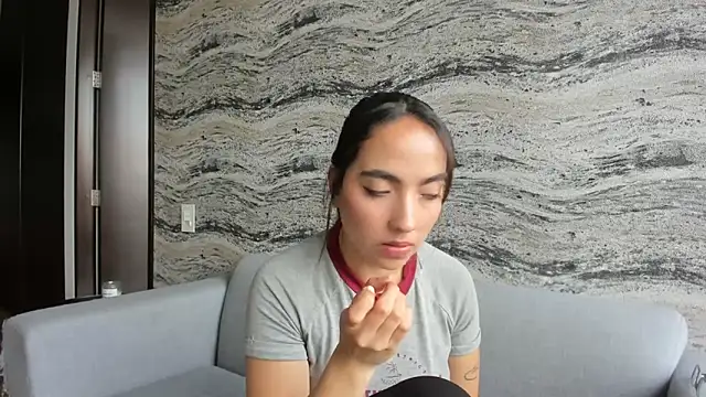 Sophi  a online show from November 7, 8:57 pm