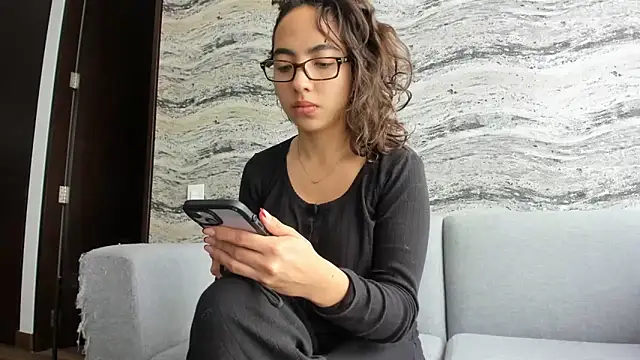 Snapshot of Sophi__a chatting on September 28, 1:07 pm Sophi a online show from September 28, 1:07 pm