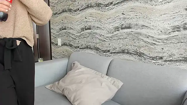 Sophi  a online show from November 17, 8:35 pm