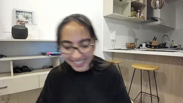 Sophi  a online show from February 6, 2:51 am