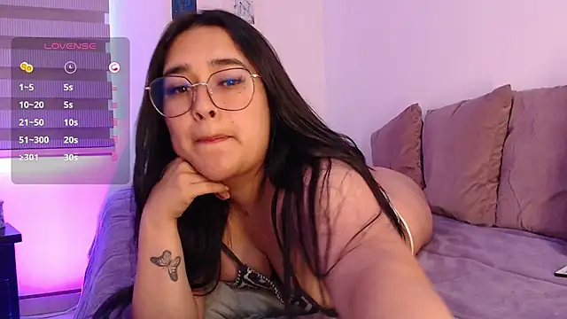 Snapshot of Megan_FE chatting on October 18, 1:35 pm Megan FE online show from October 18, 1:35 pm