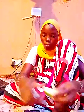 cute naimah online show from November 14, 1:59 pm