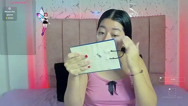 Snapshot of sexylaurita chatting on October 8, 2:29 pm sexylaurita online show from October 8, 2:29 pm