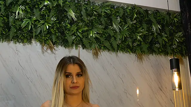 Snapshot of MiaCharm chatting on January 31, 7:56 pm MiaCharm online show from January 31, 7:56 pm