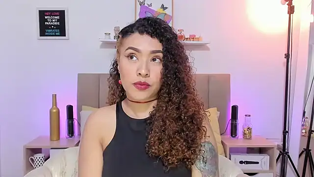 Zoe Gruber online show from November 13, 9:40 pm