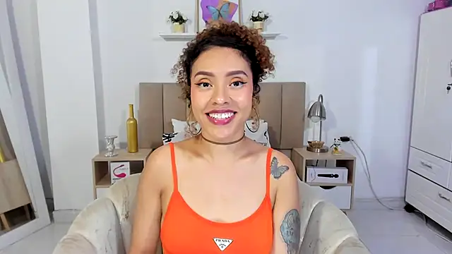 Snapshot of Zoe_Gruber chatting on June 11, 12:32 am Zoe Gruber online show from June 11, 12:32 am