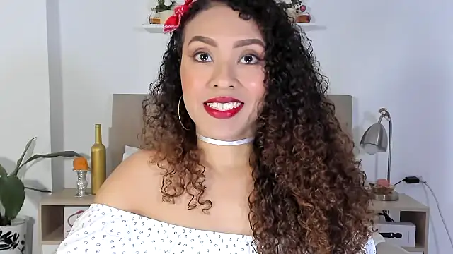 Zoe Gruber online show from February 6, 11:45 pm