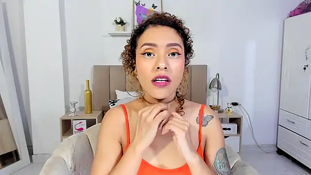 Snapshot of Zoe_Gruber chatting on June 11, 12:01 am Zoe Gruber online show from June 11, 12:01 am