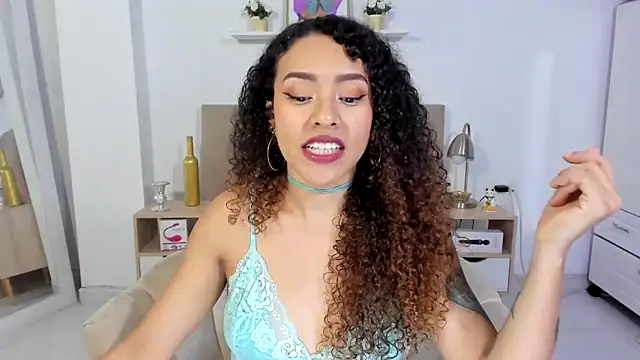 Snapshot of Zoe_Gruber chatting on June 10, 12:12 am Zoe Gruber online show from June 10, 12:12 am