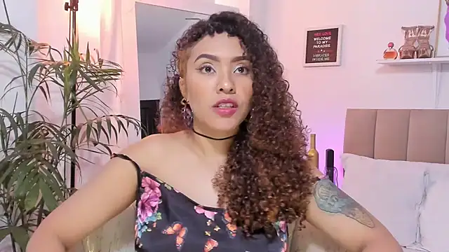 Zoe Gruber online show from November 21, 9:25 pm