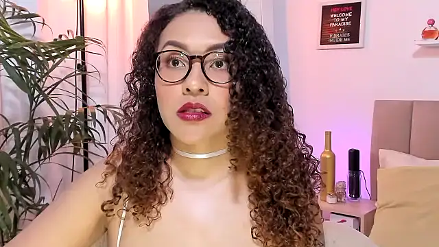 Zoe Gruber online show from December 4, 11:59 pm