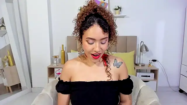 Snapshot of Zoe_Gruber chatting on June 21, 12:05 am Zoe Gruber online show from June 21, 12:05 am