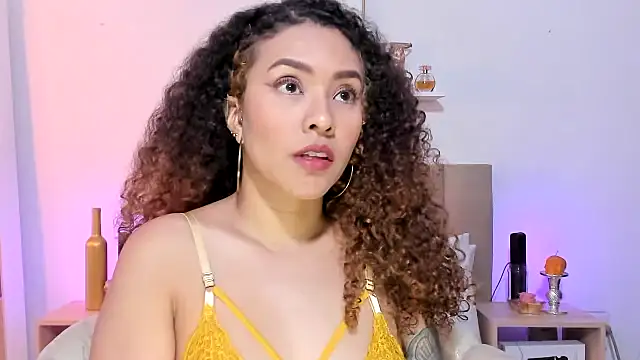 Zoe Gruber online show from December 18, 1:00 am