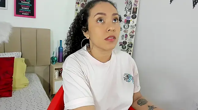 Snapshot of Zoe_Gruber chatting on February 9, 10:11 pm Zoe Gruber online show from February 9, 10:11 pm