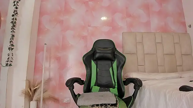 emily lean  online show from March 22, 7:48 pm