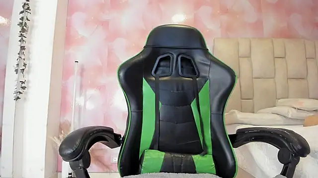 emily lean  online show from November 26, 2:11 am