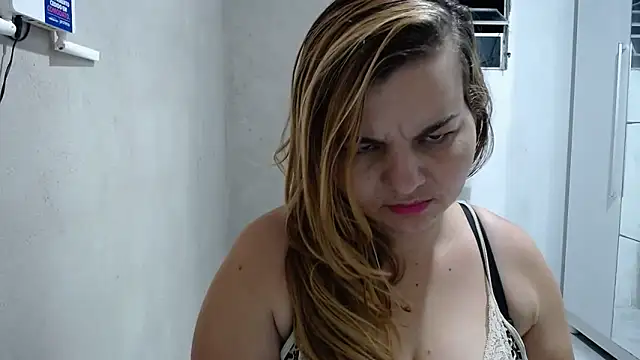 laiscibelle online show from February 5, 4:41 am