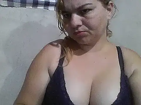 Snapshot of laiscibelle chatting on September 10, 2:54 am laiscibelle online show from September 10, 2:54 am