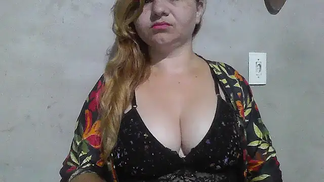 Snapshot of laiscibelle chatting on September 16, 2:56 am laiscibelle online show from September 16, 2:56 am