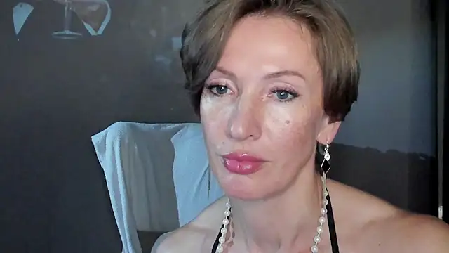 Snapshot of Dorothy_Meyer chatting on July 6, 4:08 am Dorothy Meyer online show from July 6, 4:08 am