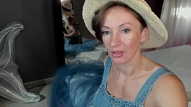 Snapshot of Dorothy_Meyer chatting on July 7, 9:40 pm Dorothy Meyer online show from July 7, 9:40 pm