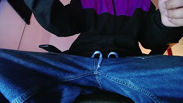 zacwatson  online show from November 11, 2:39 am