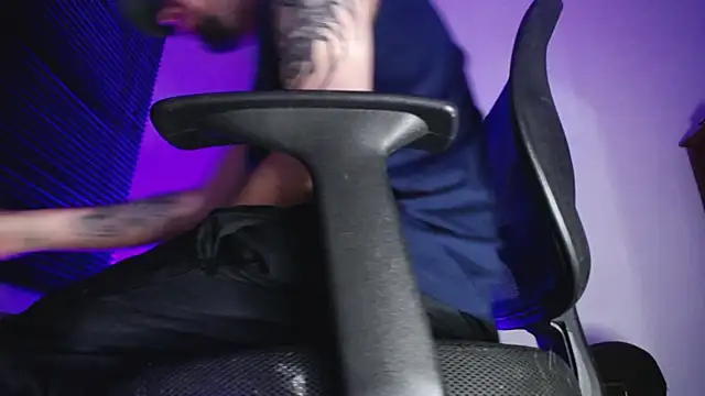 zacwatson  online show from March 24, 2:22 am