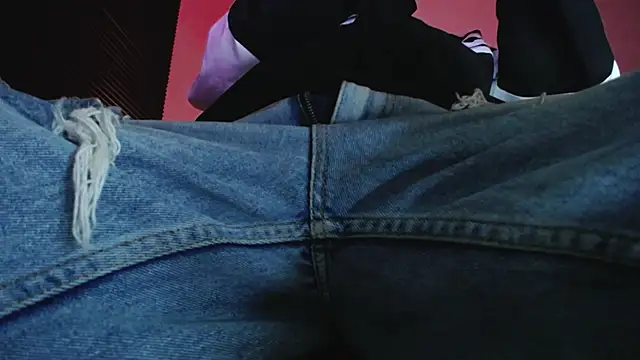 zacwatson  online show from February 12, 4:34 am