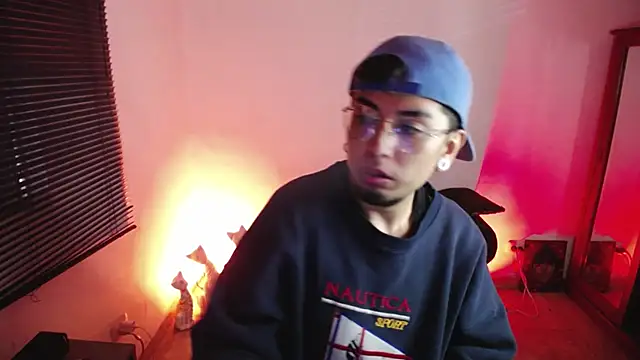 zacwatson  online show from February 14, 5:51 am