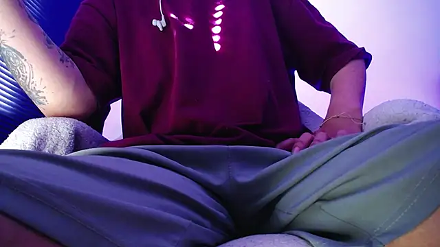 zacwatson  online show from November 1, 12:43 pm